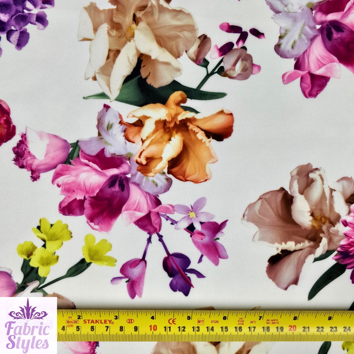 FS095 White Floral Bouquet