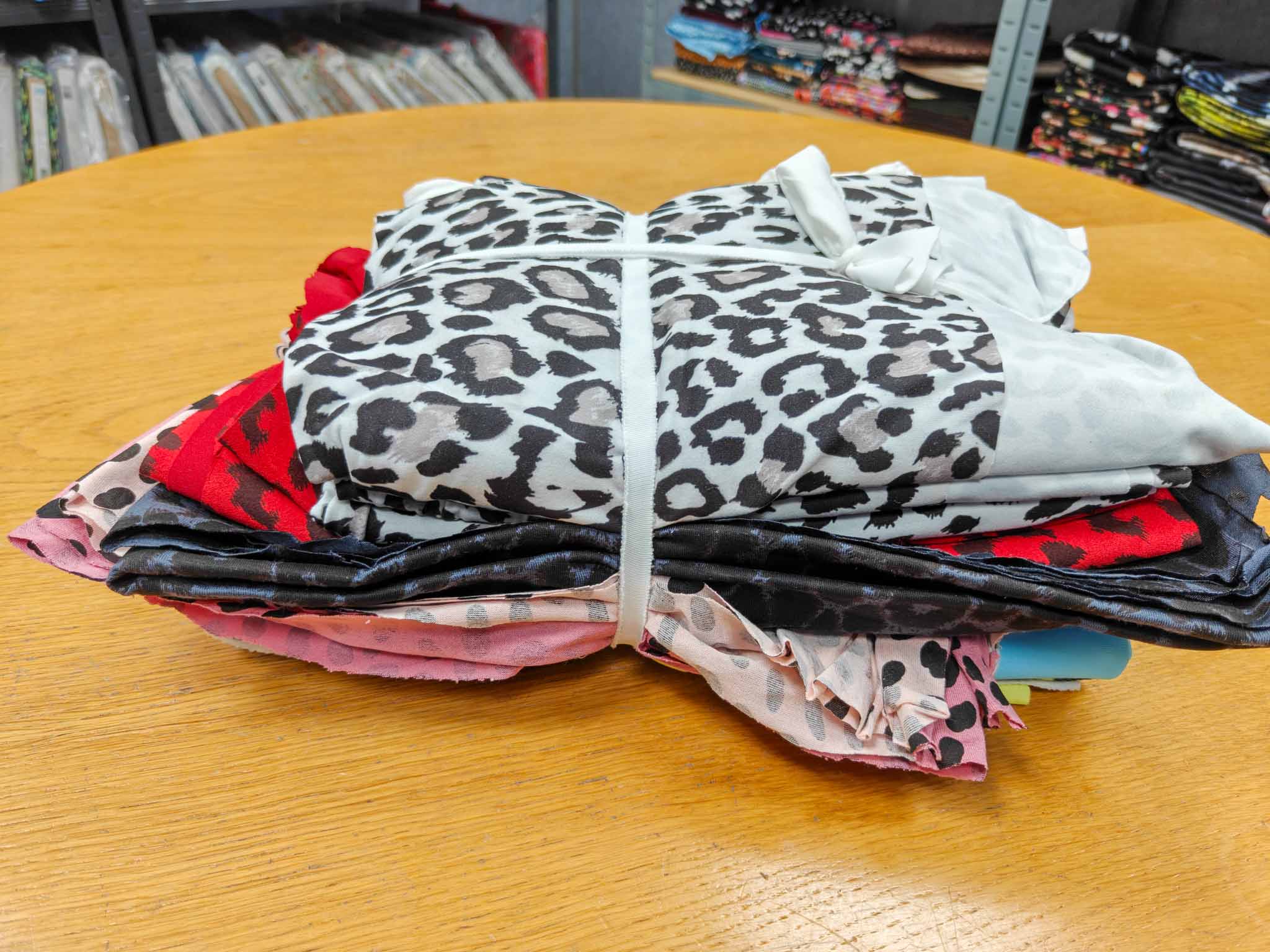 Fabric Bundle - 2kg Assorted Fabrics - 4 metre+ equivalent