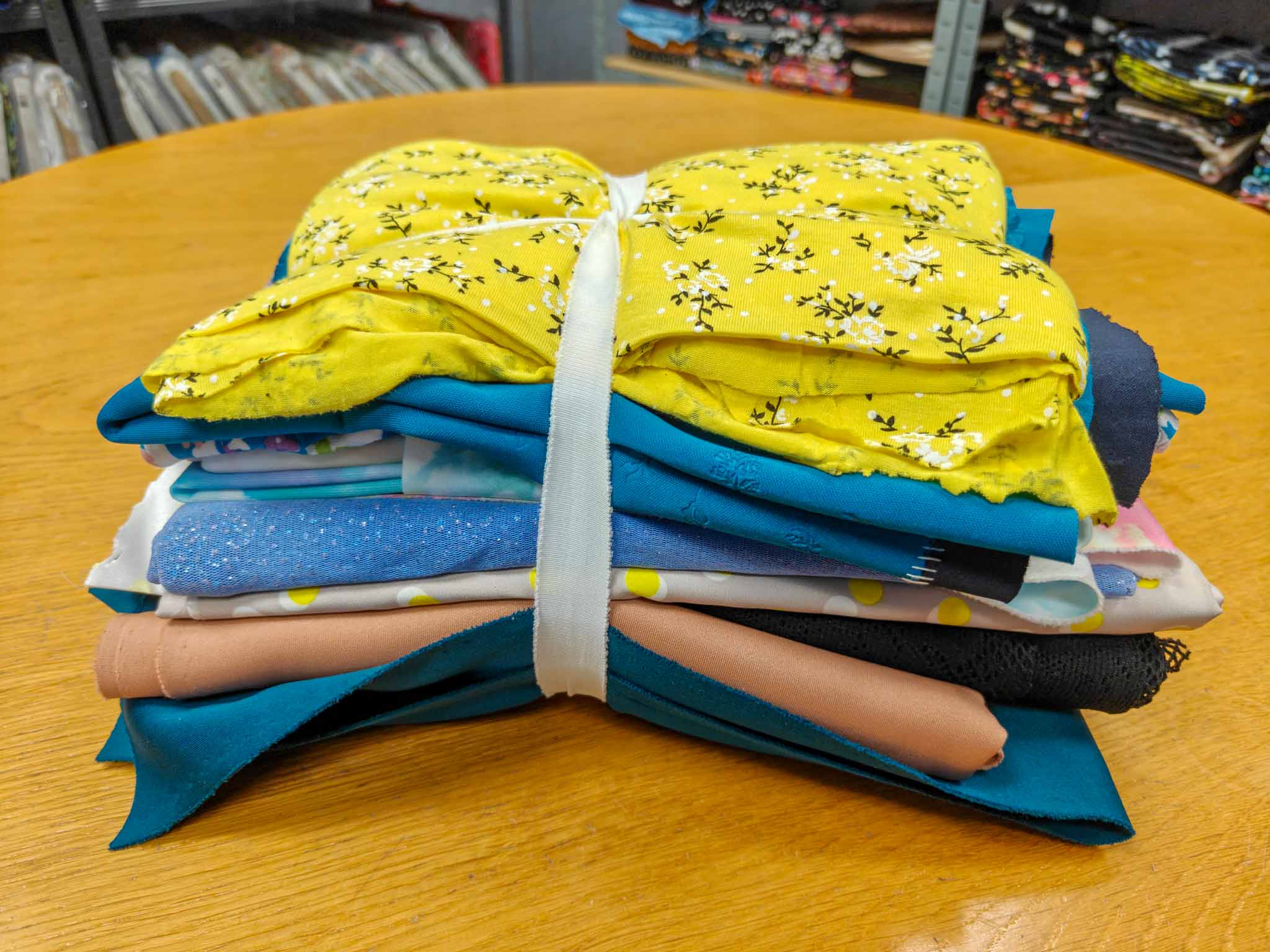 Fabric Bundle - 2kg Assorted Fabrics - 4 metre+ equivalent