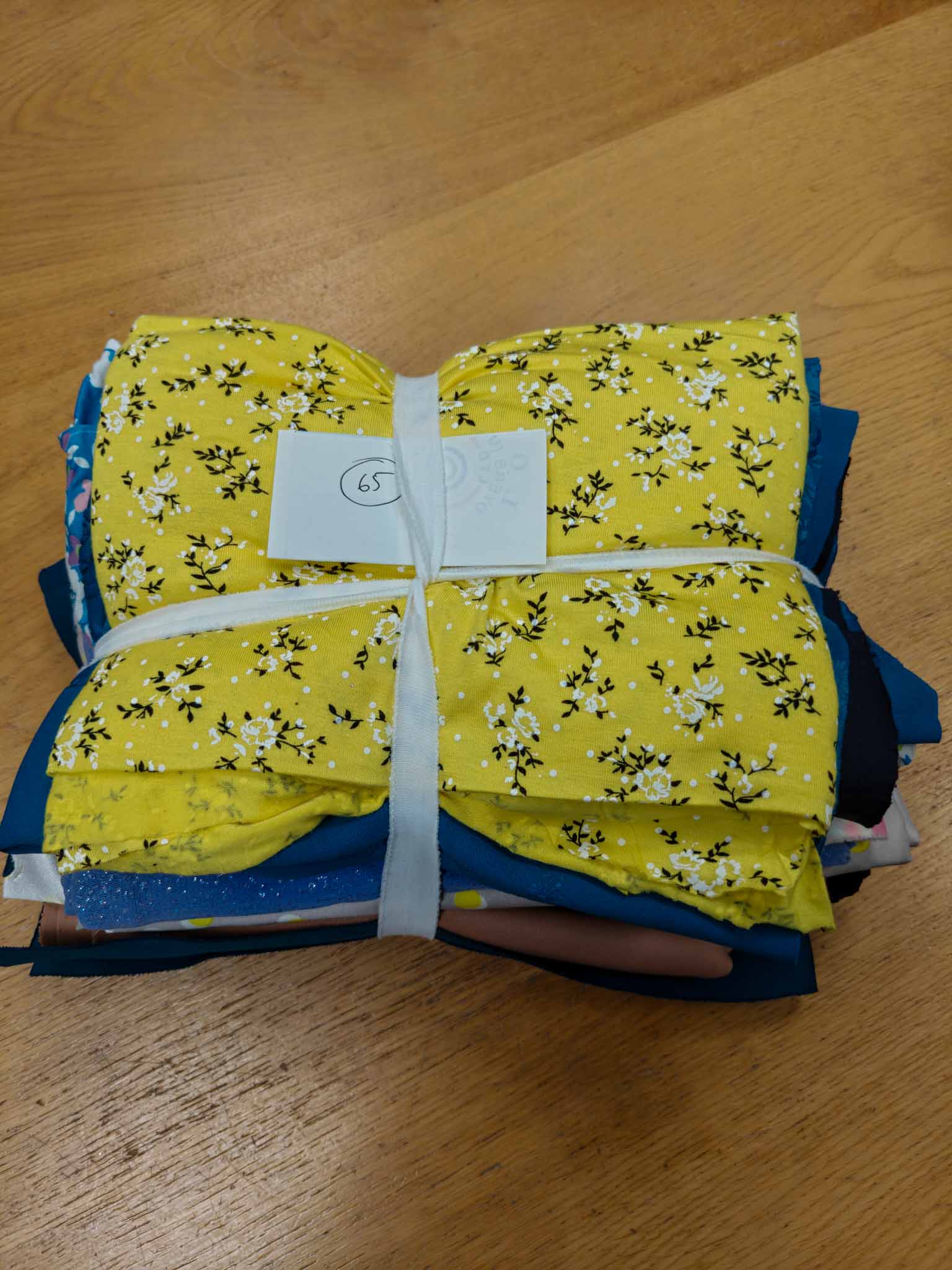 Fabric Bundle - 2kg Assorted Fabrics - 4 metre+ equivalent