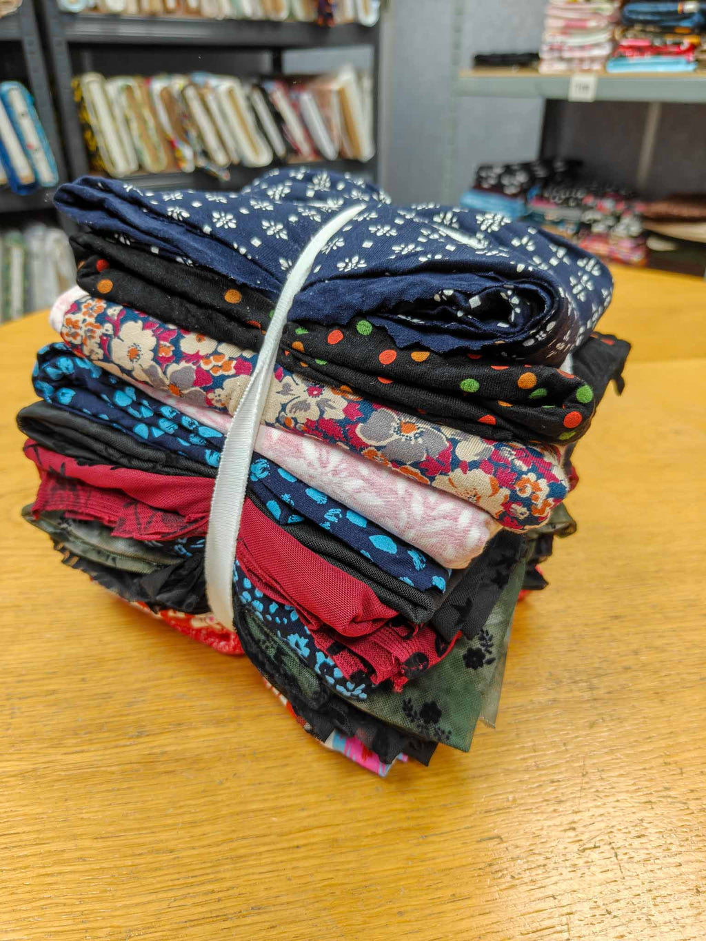 Fabric Bundle - 2kg Assorted Fabrics - 4 metre+ equivalent