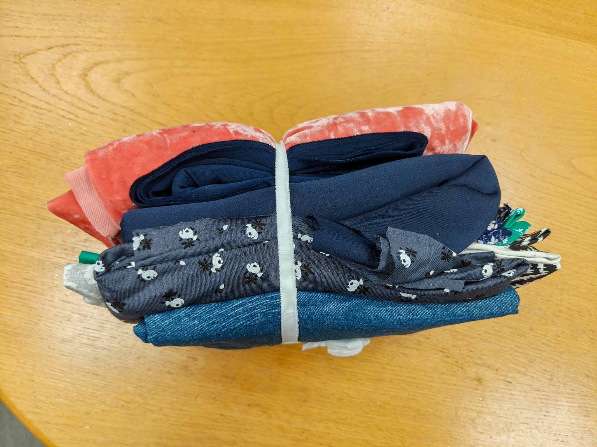 Fabric Bundle - 2kg Assorted Fabrics - 4 metre+ equivalent