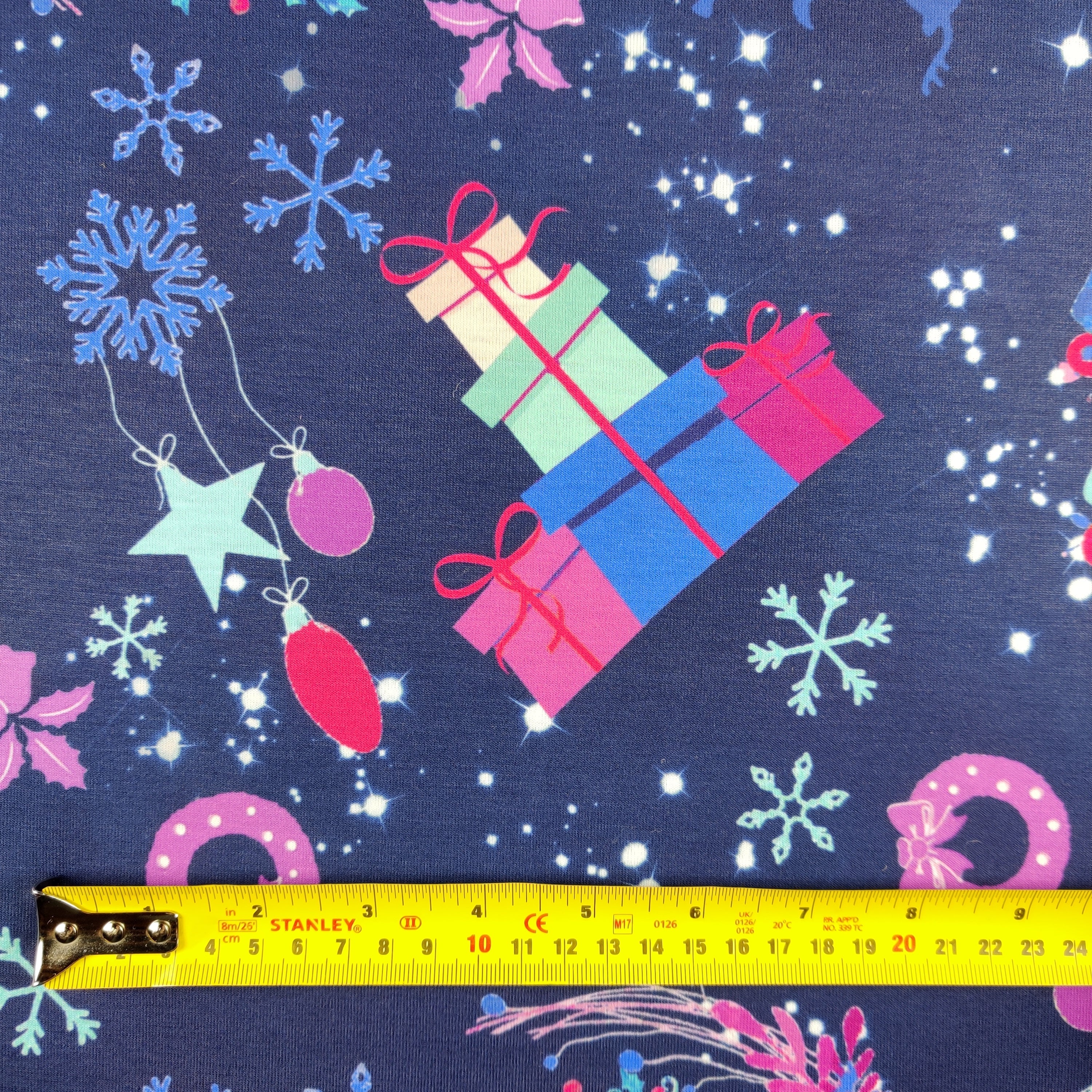 FS619 Festive Wishes | Fabric Styles